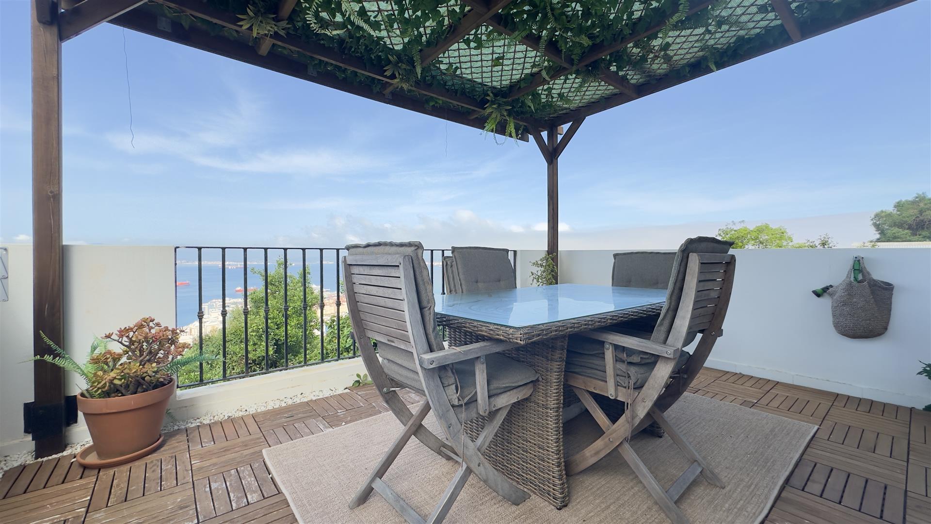 Image of House - 5 Bedrooms - 4 Bathrooms for Sale in Other South District-Gibraltar, Image 20